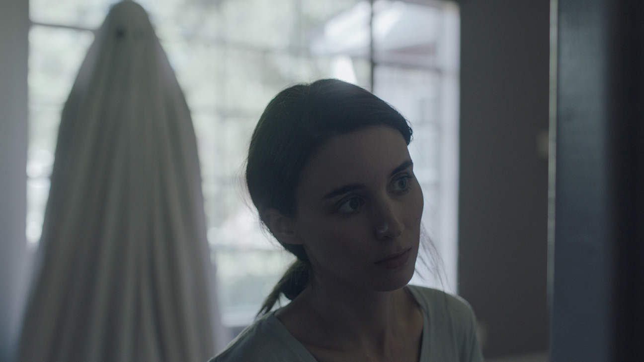 rooney_mara_a_ghost_story_-_epk_-_h_2017