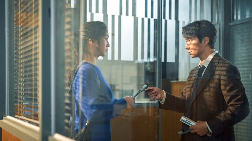 ‘Decision to Leave’ TIFF Review: A Seductive, Erotic Mind Game from Park&nbsp;Chan-wook