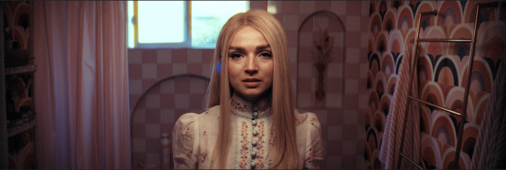 ‘The Most Perfect Perfect Person’ Short Film Review: A Disorienting Demand to Constantly&nbsp;Perform